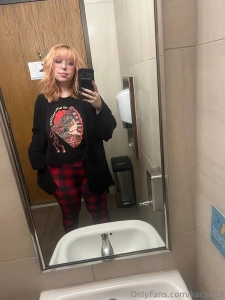 This is the full fit today not sure about the leggings tho
