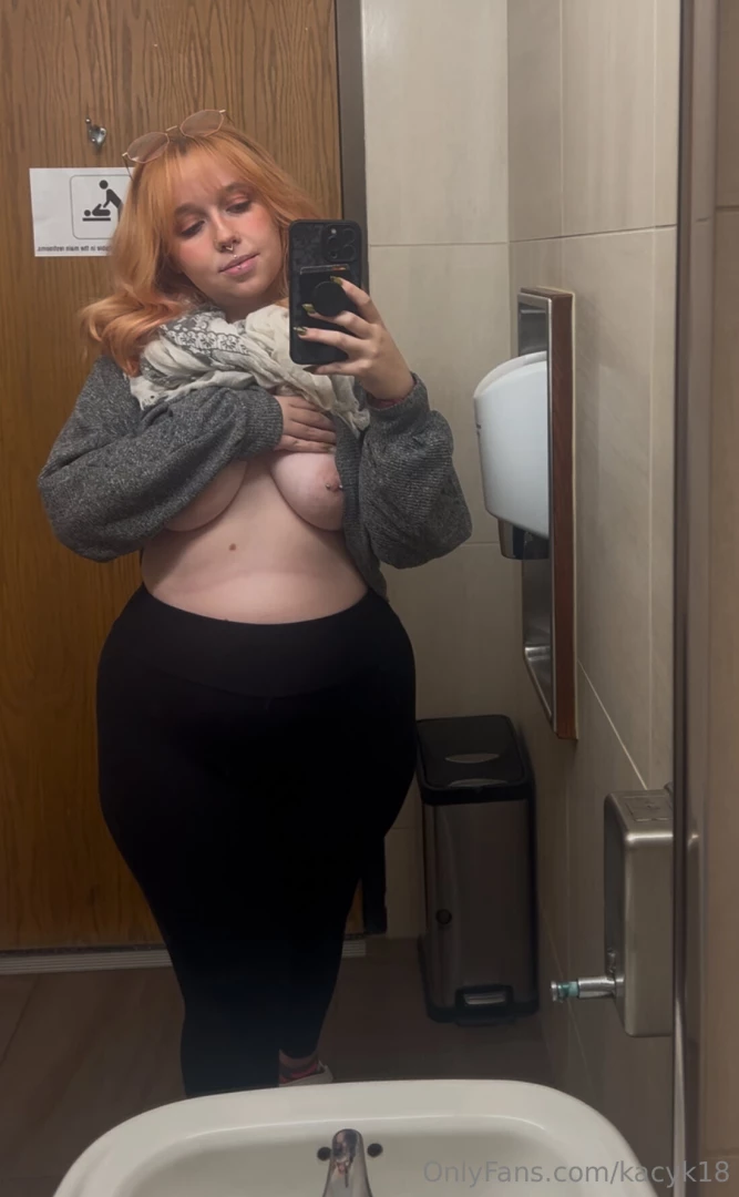 Streaming tonight at 10 pm what should i wear 