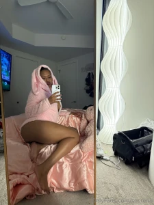 If you re horny sliddddeeee into my dms this is mandatory