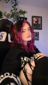 Randomly dumps a bunch of random selfies and nudes from my gallery part 2