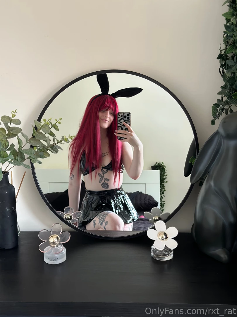 A quick sneaky peak for my next lil outfit hehe 