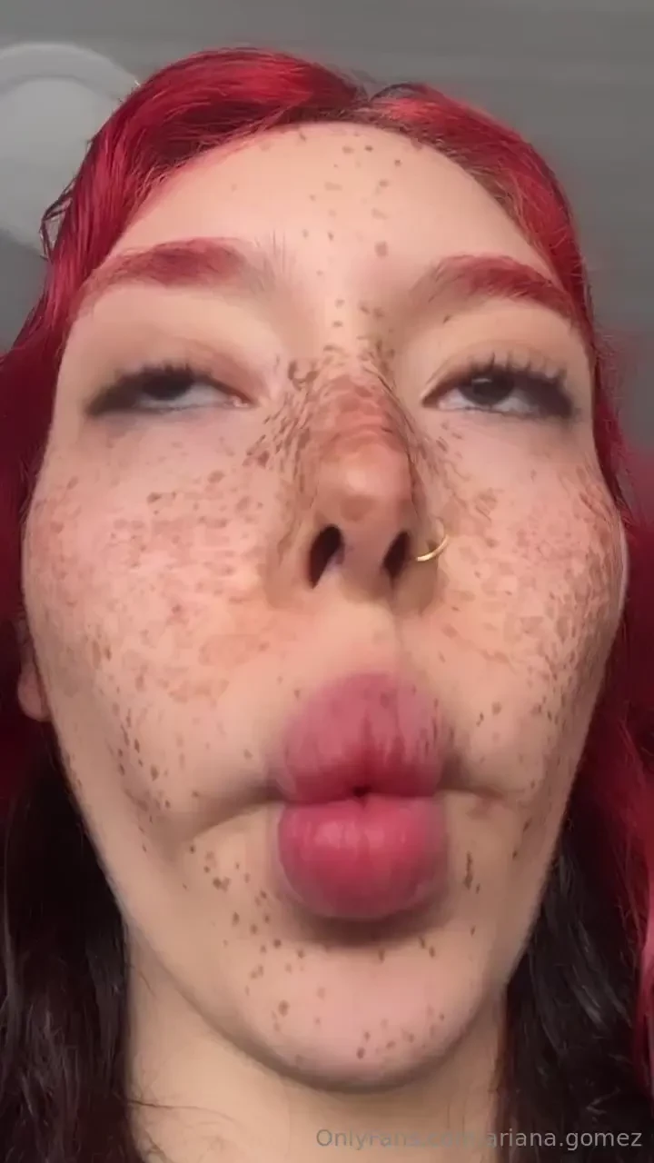 Fish kiss happy beginning of the week 