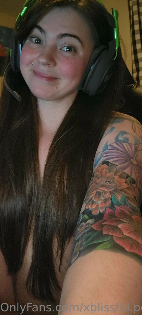 Im naked on the other end of the mic baby meoowww part 1 