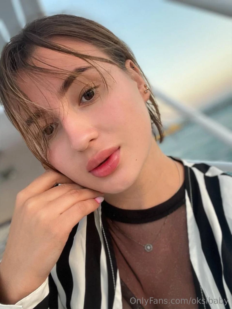 Come and talk to me if you wanna kiss me lips 