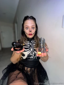 Which do you prefer this halloween night black cage or silver cage you