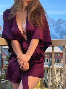 A robe that leaves room for fantasy but already makes a clear