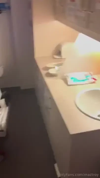 Iamcaramella und ich waren in berlin im spital und haben nen clip 