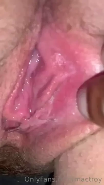 Erst mal fotze inspektieren first of all inspect the cunt 