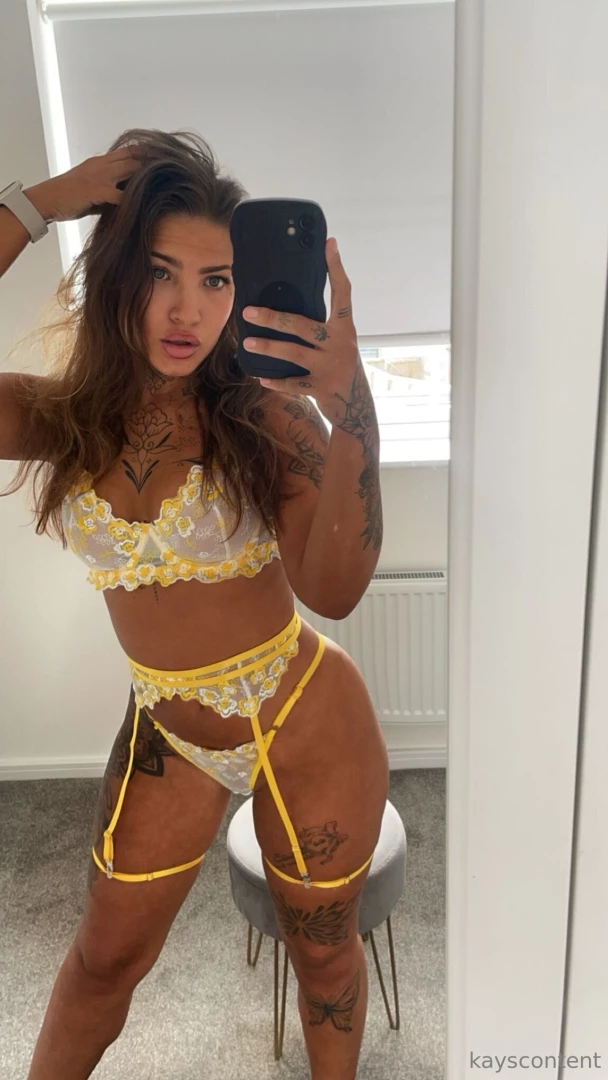 I convinced my bestie to start onlyfans please go support her https 