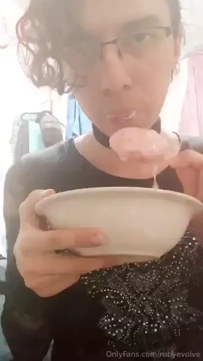 Tomboy comiendo helado comisi n anonima 