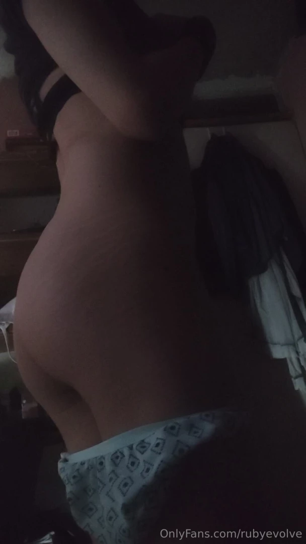 Estoy super hot hoy con muchas ganas de jugar esta noche 