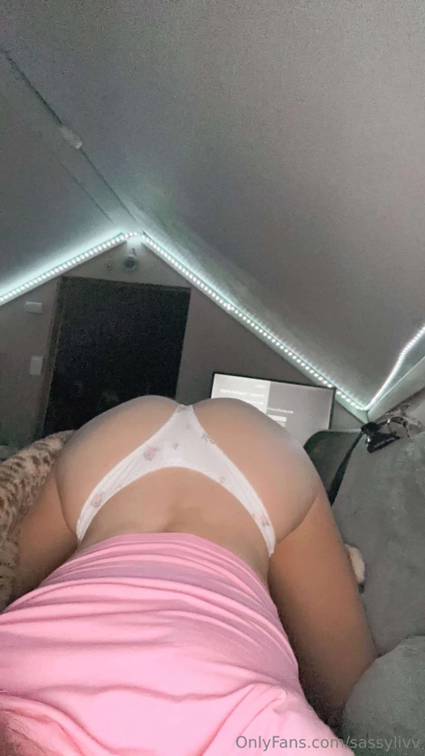 You walk in on me like this what you doing 