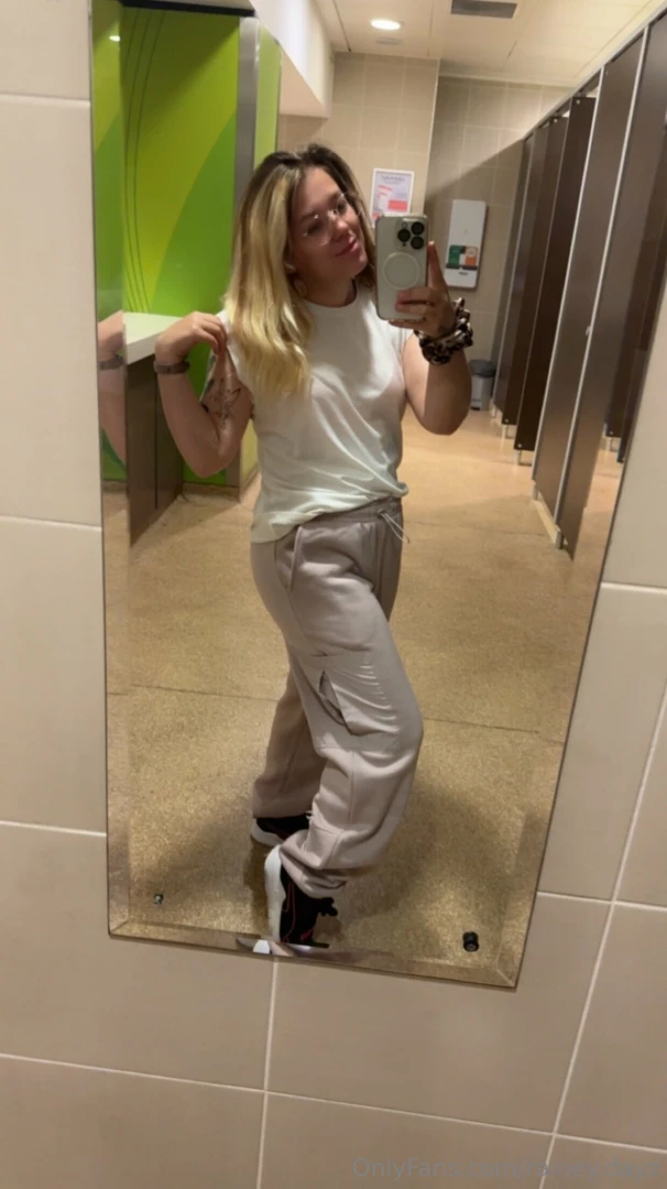 Outfit i wore and i only ended up getting some cute pink joggers so part 2 