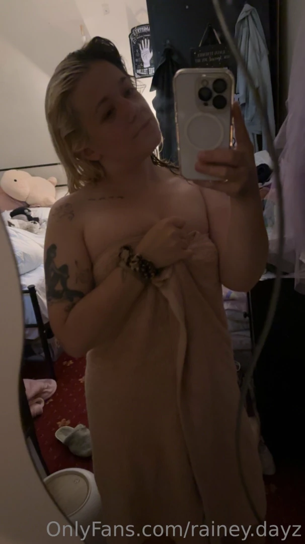 Felt cute after shower anyone happy to see me post again 