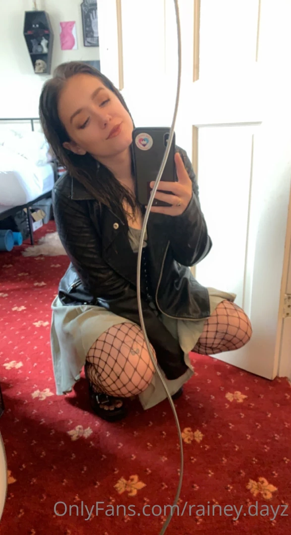 Do ya like my outfit swipe for a good view 
