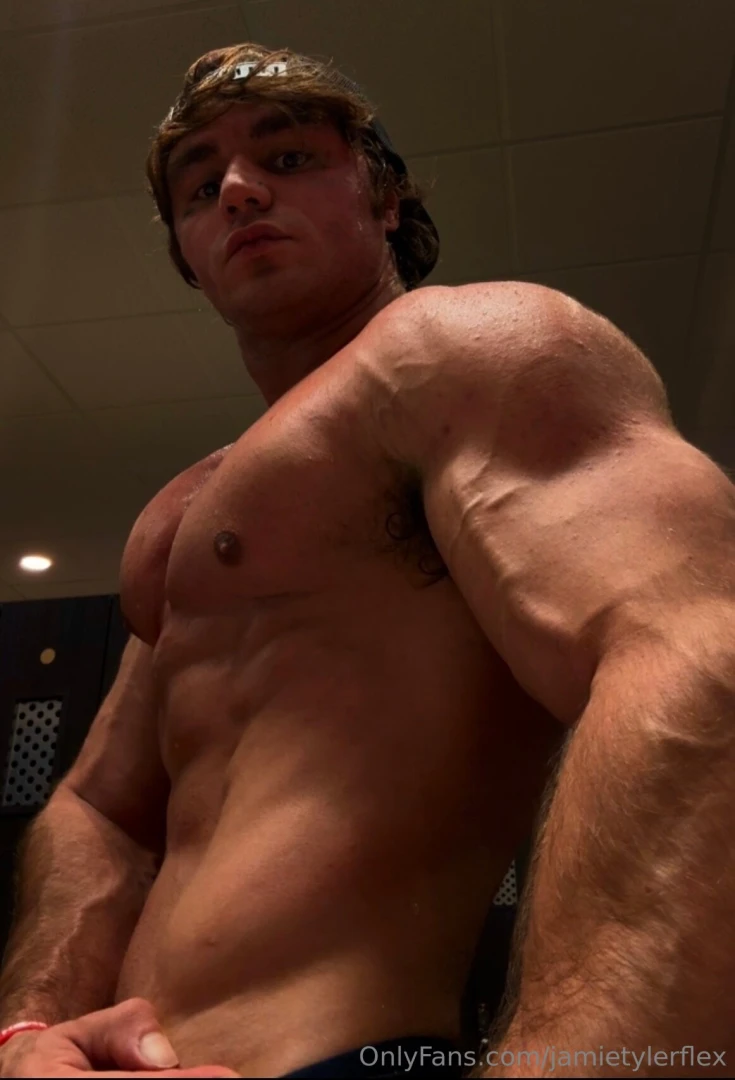 Over 20 mins in the dms 3 shirt rips big sexy flexing just getting the part 6 