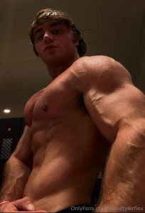 Over 20 mins in the dms 3 shirt rips big sexy flexing just getting the part 6