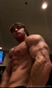Over 20 mins in the dms 3 shirt rips big sexy flexing just getting the part 1