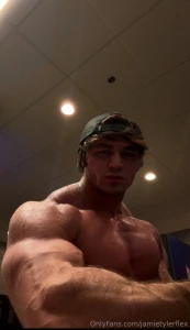 Over 20 mins in the dms 3 shirt rips big sexy flexing just getting the