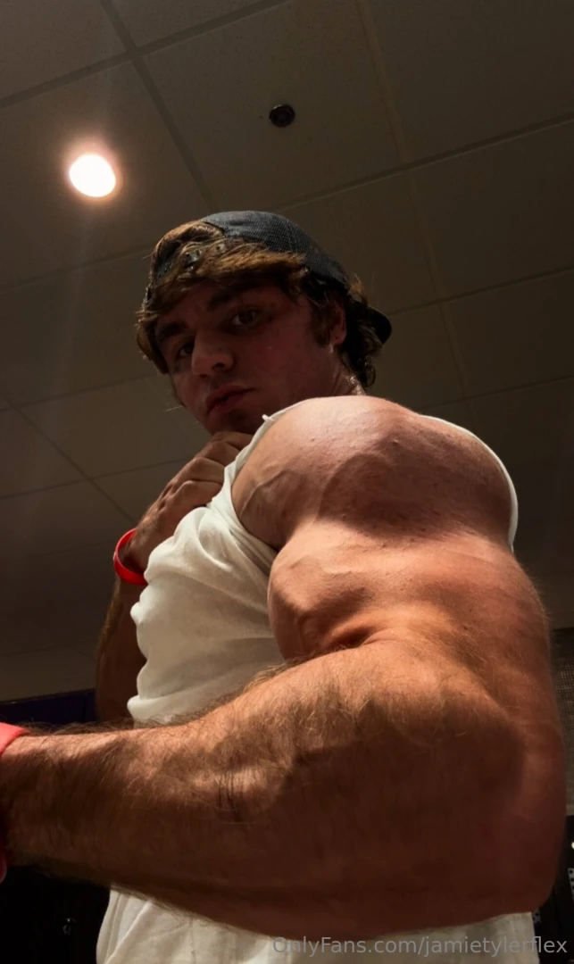 Over 20 mins in the dms 3 shirt rips big sexy flexing just getting the part 3 