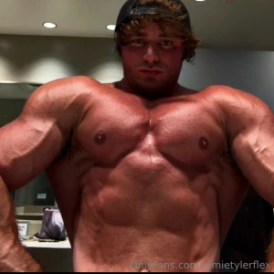Body is changing quick and i m loving the gains i m loving the hard