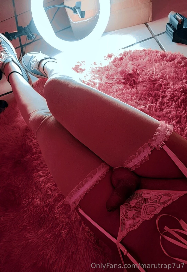 Mi t o me suele obligar a vestir lencer a y tomar fotos metiendome part 3 