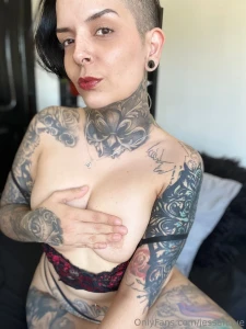 Available for vcall live private or sexting babe