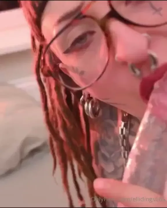 Hey babe whats wrong have a new video for you but nobody wants it this 