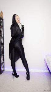 Autumn comes and we go straight to witch vibes d