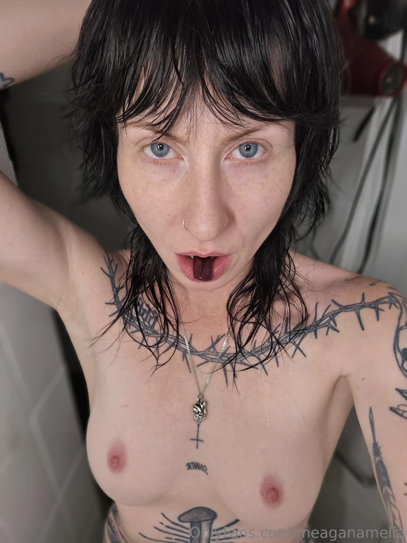 Selfie my husband and i showered together before bed then he fucked 