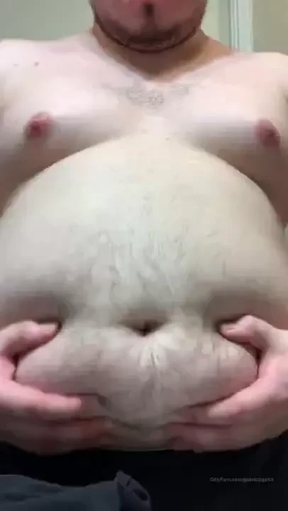 Struggling to fit at the table now a short jiggly fat clip 