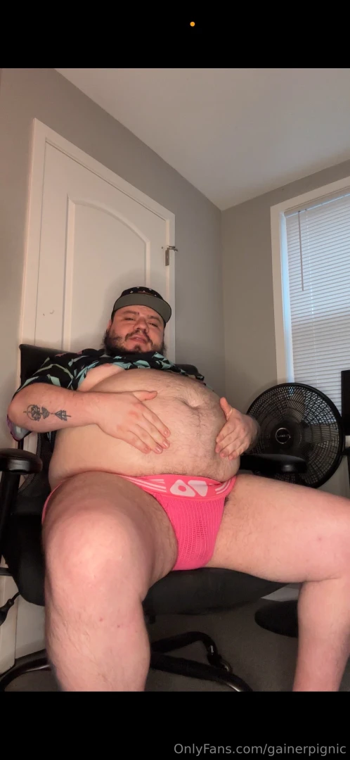 A generous feeder sent me pizza and wings new video coming out part 3 