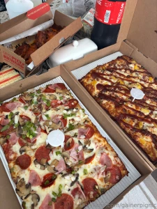 A generous feeder sent me pizza and wings new video coming out part 5