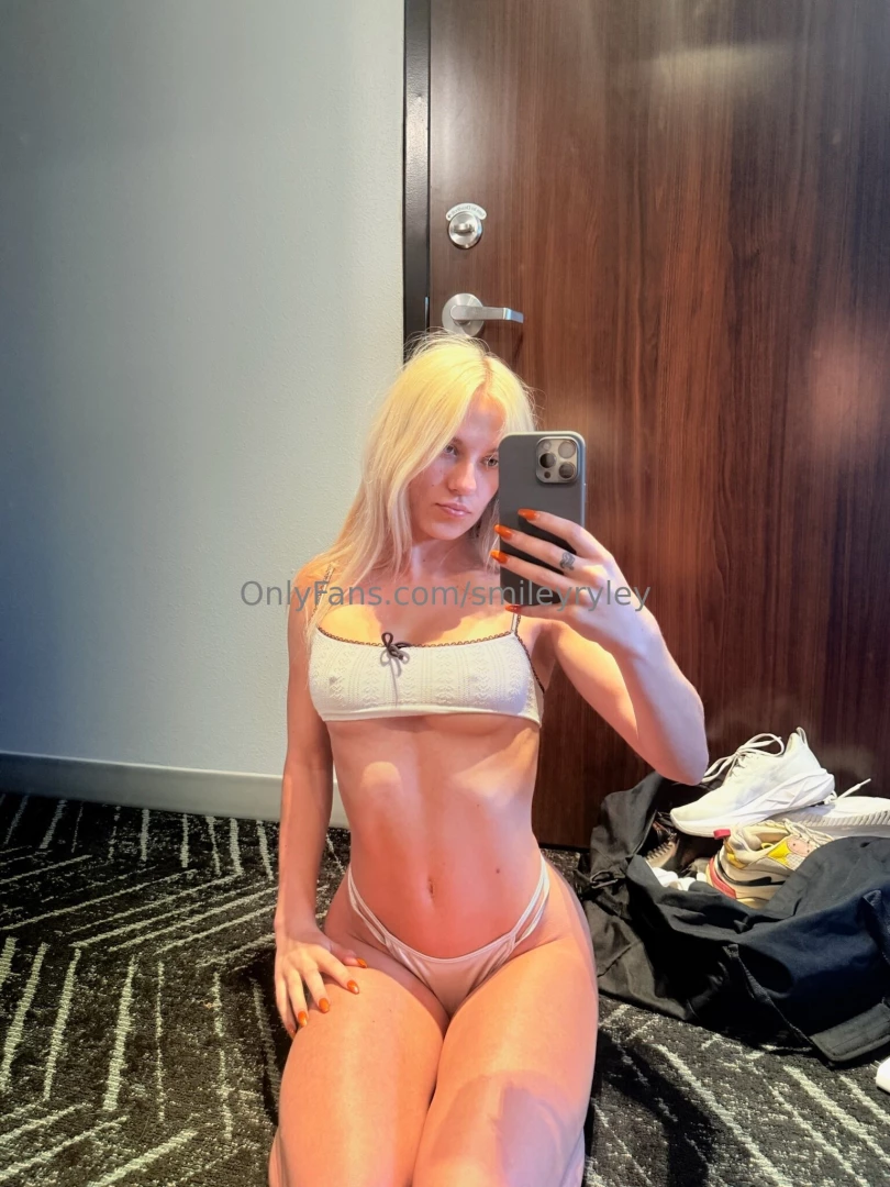 Like comment or reply to this if you love me or my content i wanna see 