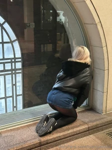 Catch me like this outside u taking my number