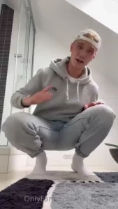 Dirty talk video with close up cum shot