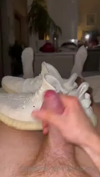 Jerking off on my yeezy 