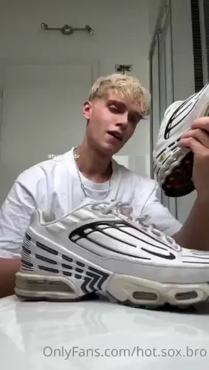 Massive cum shot on my nike tn 3 