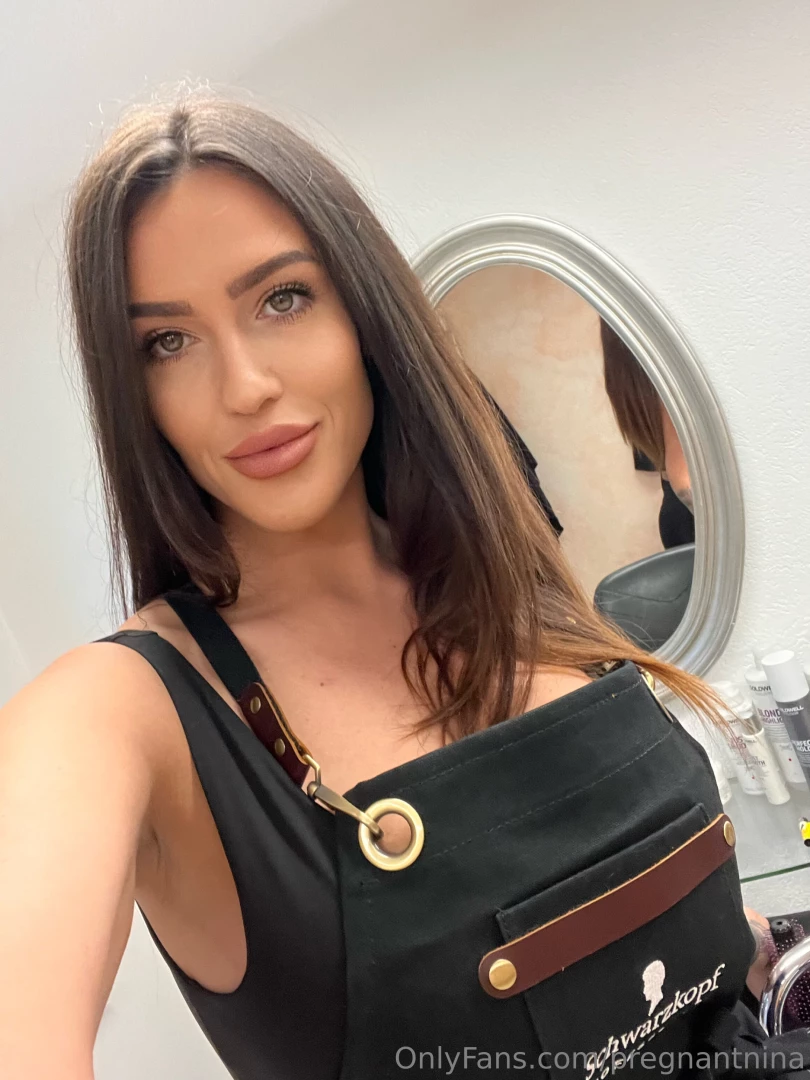 Could you imagine a more beautiful hairdresser 