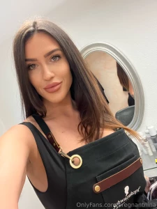 Could you imagine a more beautiful hairdresser