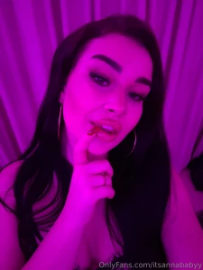 Look into my eyes baby what do u see