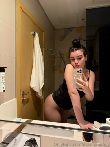 Happy monday baby let me brighten ur evening