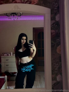 Dm me if ur online rn i wanna chat baby