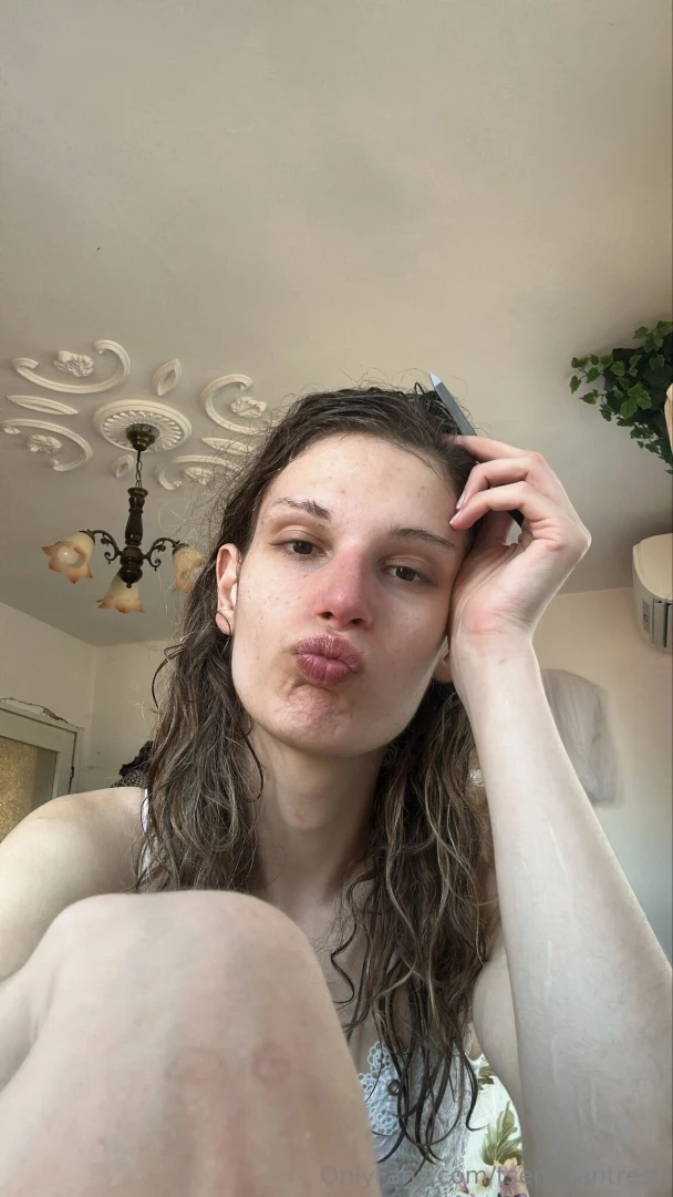 Idk maybe i m just stoned at the nail salon 