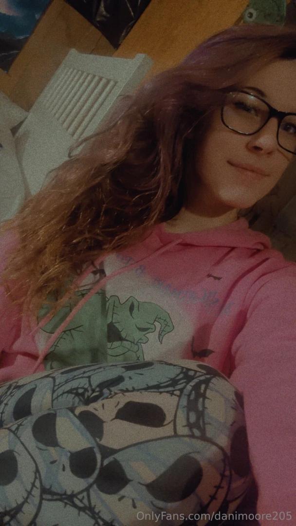 Bored come help entertain me 