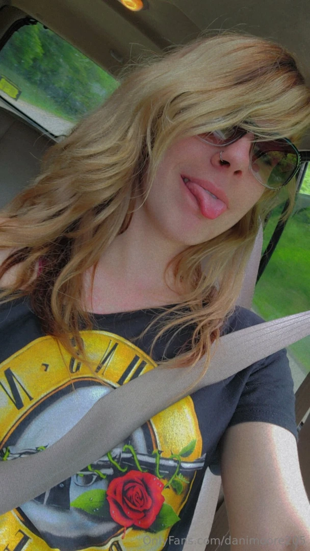 So i cut my own hair took 6 inches off part 1 