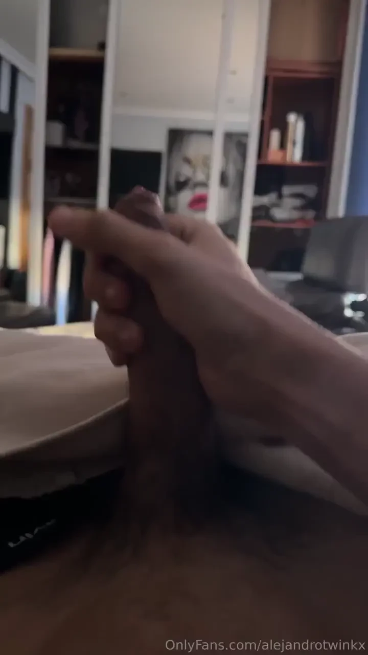 Wanna come and lay with me 