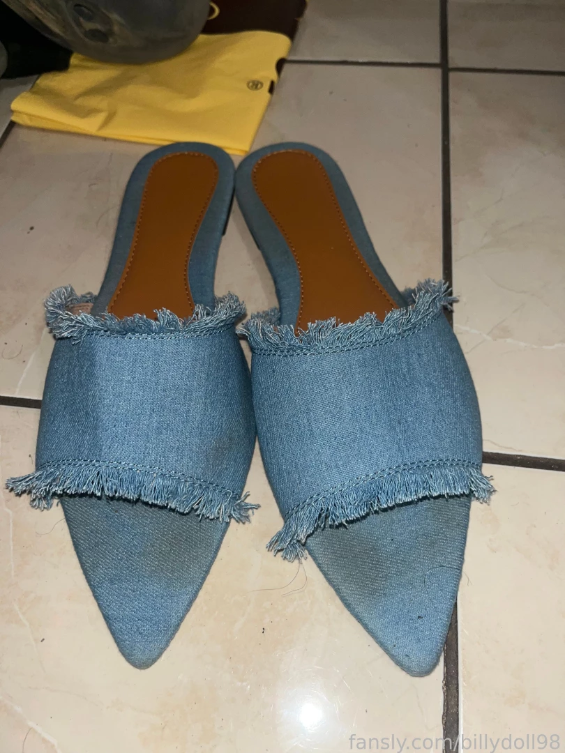 New sandals you can see the stinky toeprints are coming in after just 