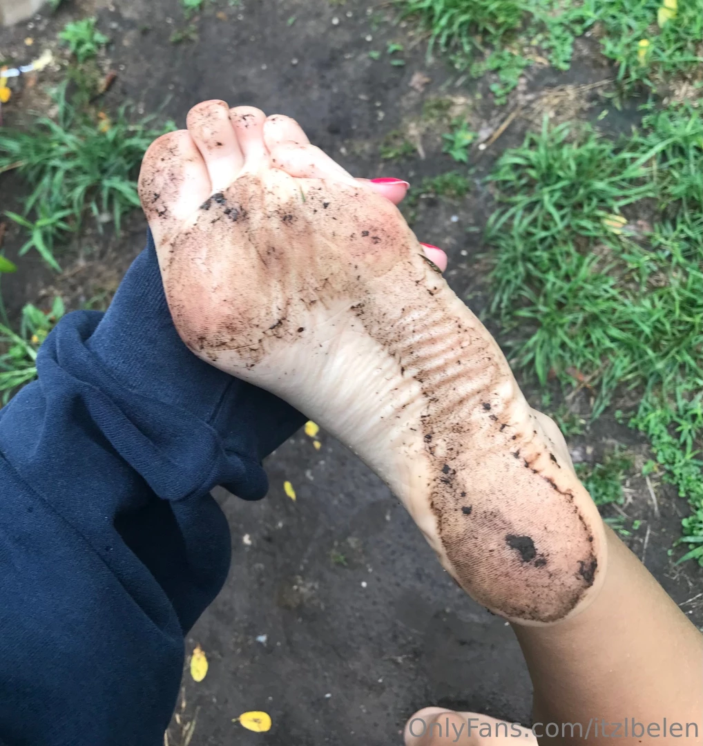 I want to feel that tongue run through my foot 