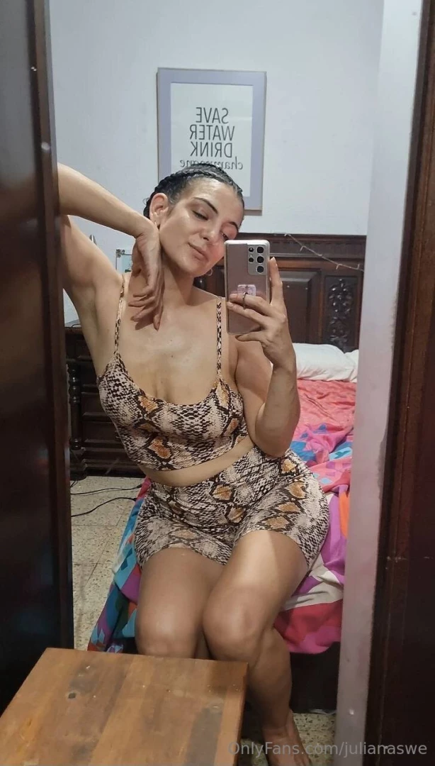 V ntar p dig framf r spegeln 